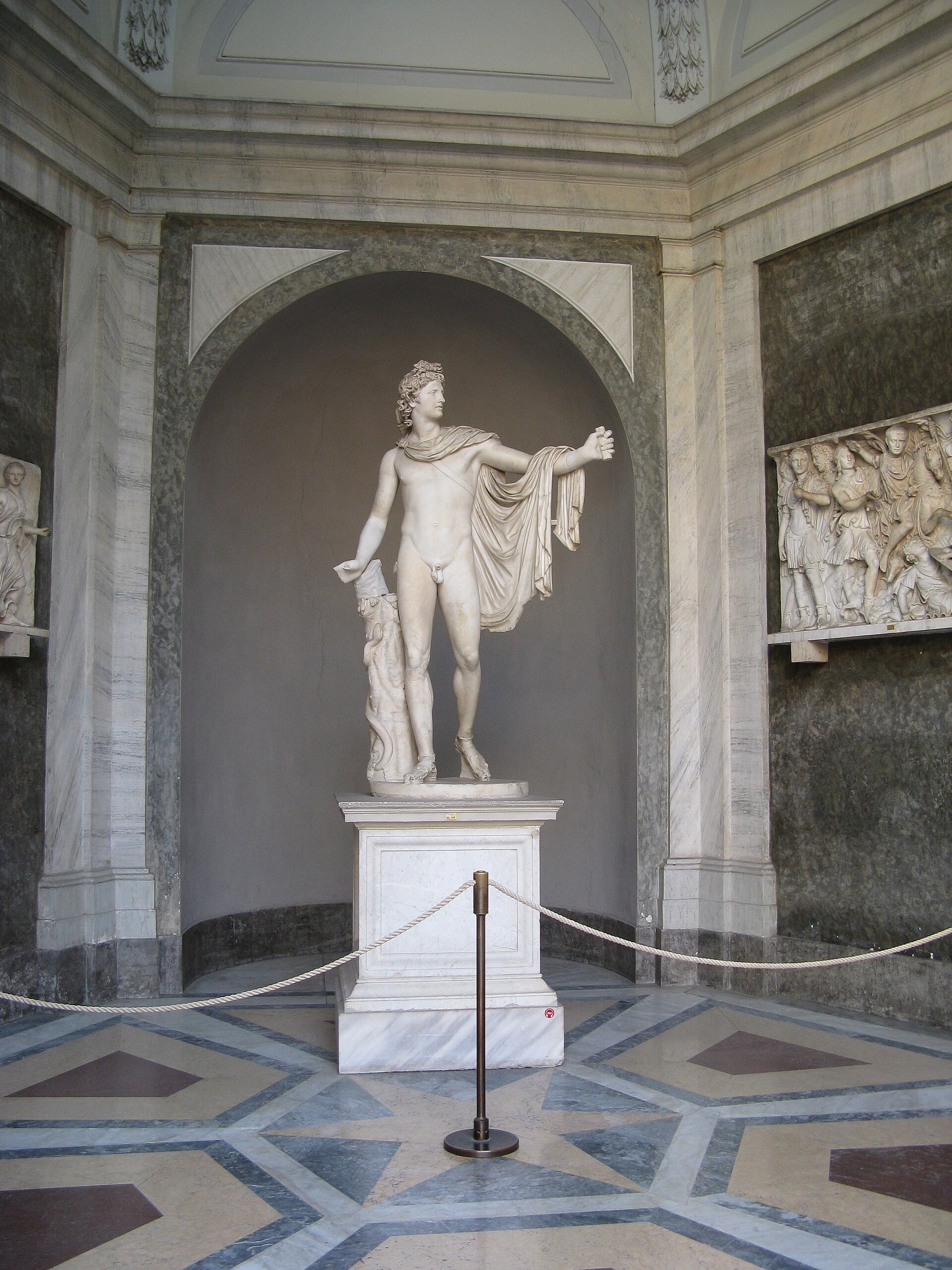 A Belvederei Apolló márványszobra