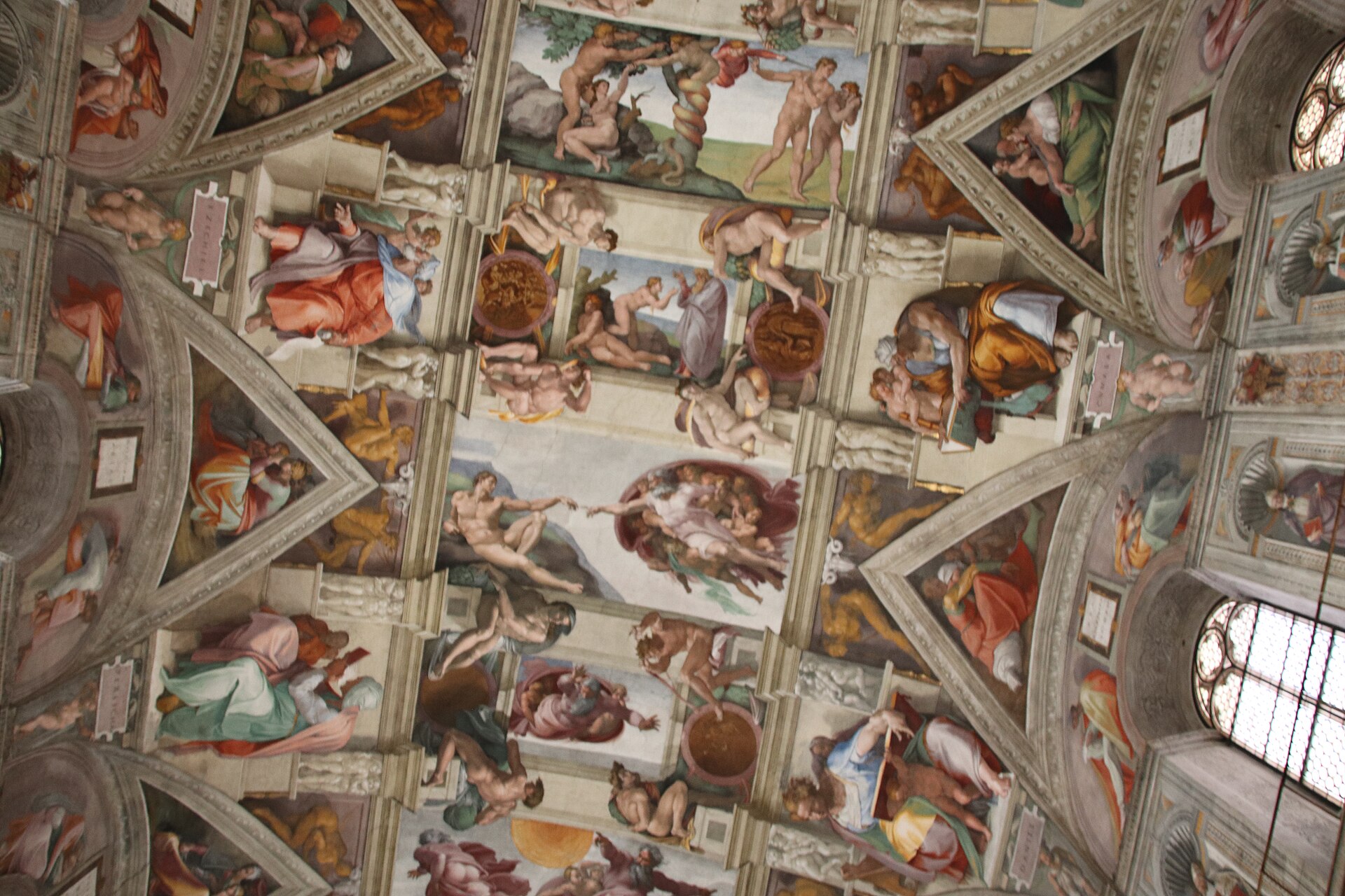 Michelangelo freskói a Sixtus-kápolna mennyezetén